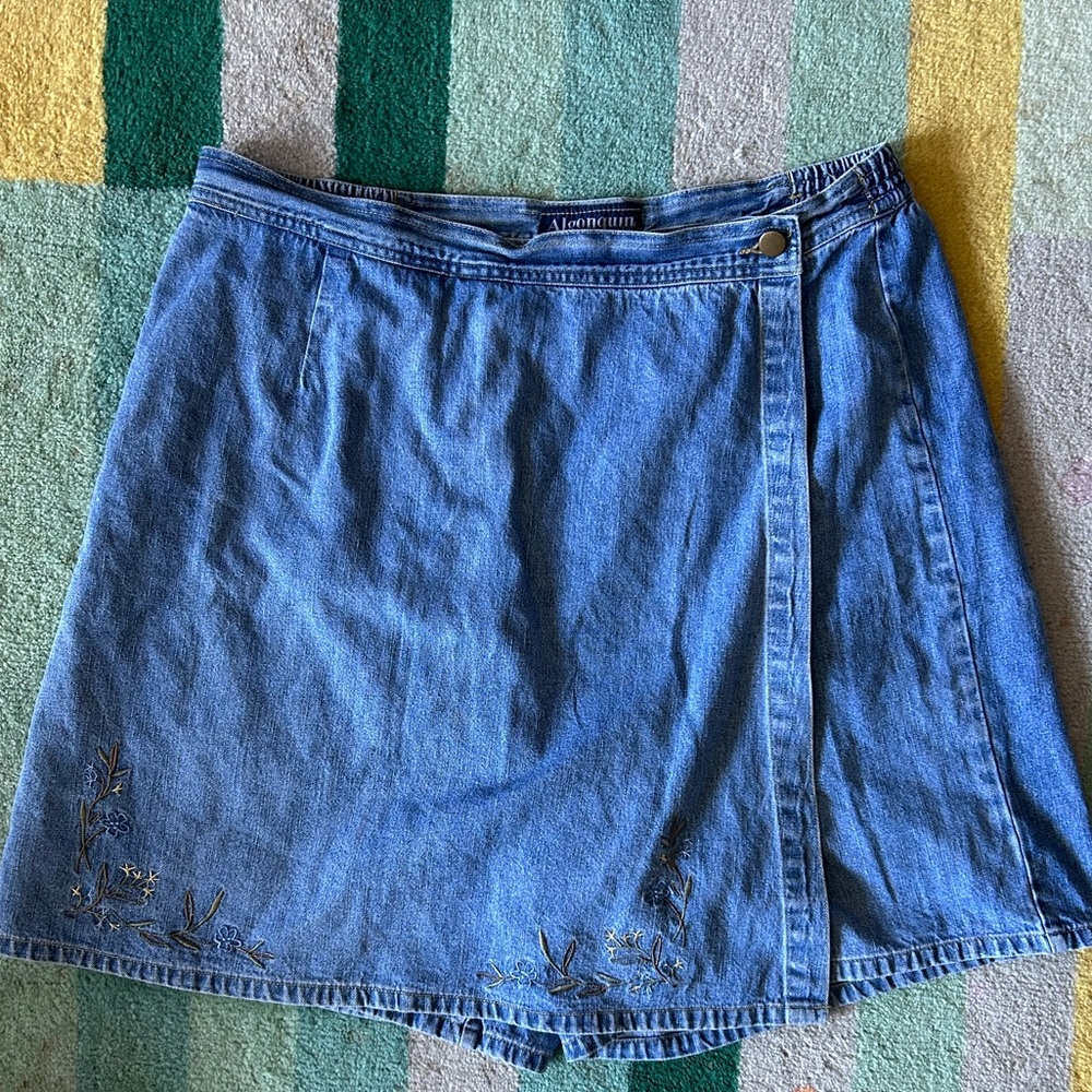 Vintage Denim Skort + Embroidered Details - size 18